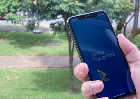 Com país em colapso, auxílio emergencial pode ficar para abril 