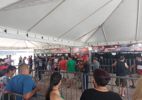 Torcedores reclamam de taxa para compras presenciais do jogo do Flamengo em Manaus