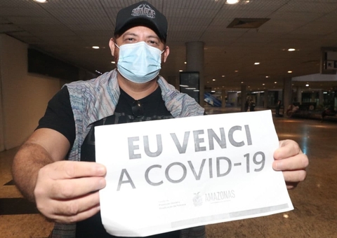 Curados da covid-19, pacientes retornam a Manaus e comemoram