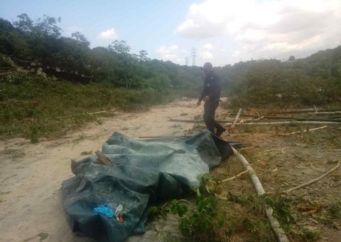 Cerca de 50 pessoas são impedidas de invadir área de mata em Manaus