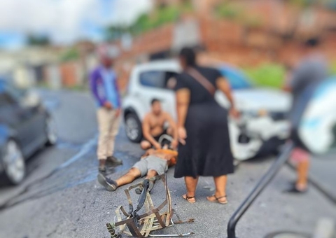 Entregador de gás fica ferido em colisão frontal entre carro e moto no Terra Nova