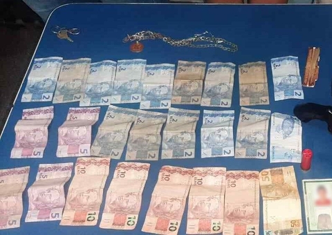 Adolescente é aprendida e homens presos desfilando com armas no Amazonas