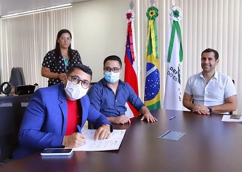 Mais dois novos aprovados em concurso tomam posse na Defensoria no Amazonas