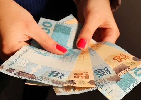 Diarista atingida por outdoor vai receber mais de R$ 30 mil de indenização