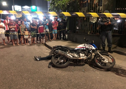 Suspeito de roubo é morto a tiros ao fugir de moto com o comparsa em Manaus