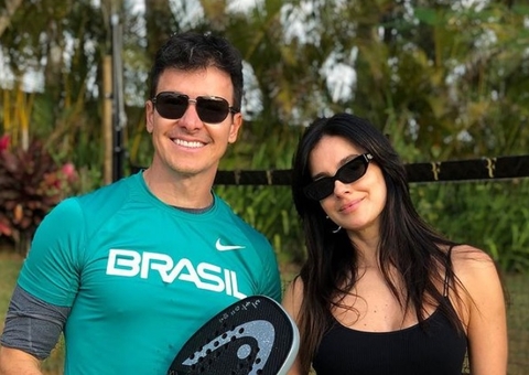 Rodrigo Faro e Vera Viel exibem corpos sarados em passeio de lancha