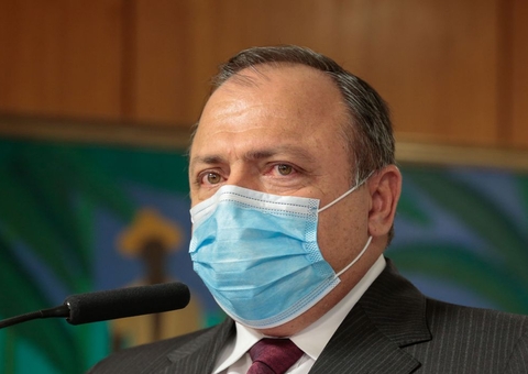 Pazuello é flagrado com ministro após faltar CPI por suspeita de Covid-19