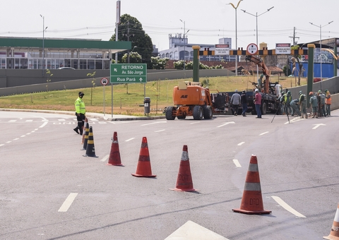 Limitador de altura em viaduto de Manaus é reinstalado