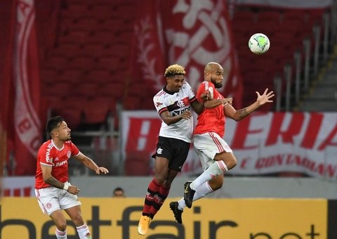 Internacional e Flamengo fazem jogo decisivo pelo Brasileiro no Maracanã