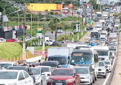 Trânsito na Avenida das Torres fica parado após acidente fatal em Manaus; vídeo
