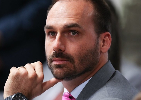 Eduardo Bolsonaro critica Google por homenagear centenário de Paulo Freire