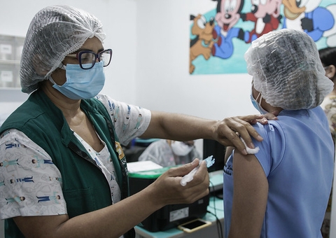 Mais de 6 mil trabalhadores da saúde receberam 2º dose da vacina em Manaus