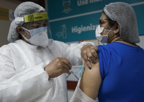 Mais de 90% dos trabalhadores da saúde são vacinados em Manaus