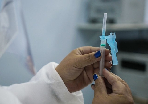 Funcionários de aeroportos começam a ser vacinados hoje em Manaus