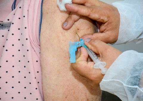 Idosos de 65 a 69 anos serão vacinados contra Covid-19 neste sábado