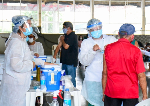 Segunda dose da vacina contra Covid começa a ser aplicada em Manaus