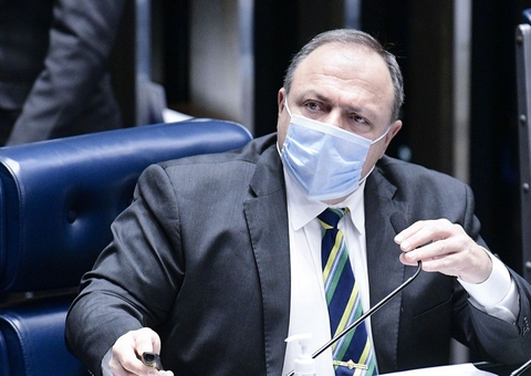 Pazuello diz que brasileiros serão vacinados até o fim de 2021