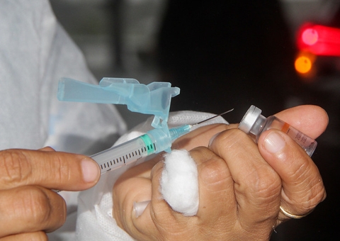 Confira cronograma de vacinação em idosos de 65 a 69 anos em Manaus