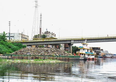 Com sinais de espancamento, corpo é encontrado boiando na Feira da Panair