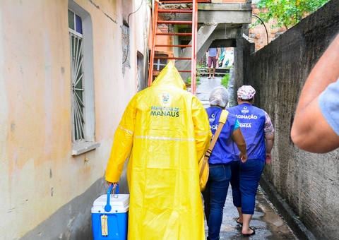 Busca de idosos para vacinação da Covid-19 continua em Manaus