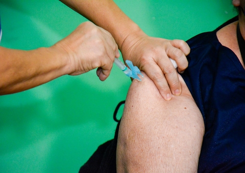 Covid-19:Começa cadastro de idosos de 60 a 69 anos para vacinação em Manaus