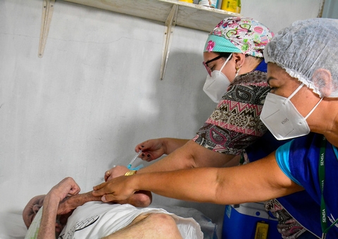 Equipes de saúde iniciam buscas de idosos para vacinação da Covid em Manaus