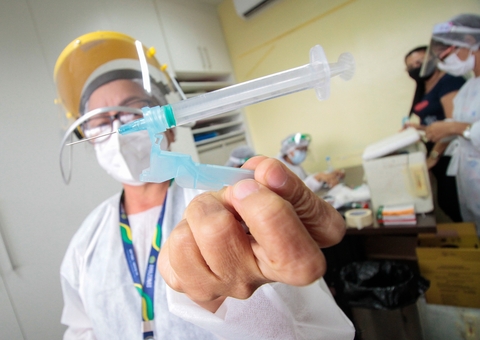 Manaus terá 12 pontos de vacinação contra Covid-19 neste sábado