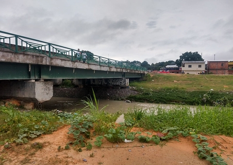 Trio é preso ao roubar placas de metal de ponte em Manaus