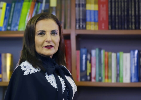 TJAM anula ato do TCE que cancelou aposentadoria de professora