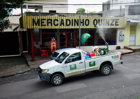 Bairros de Manaus recebem pulverização contra mosquito da dengue e zika