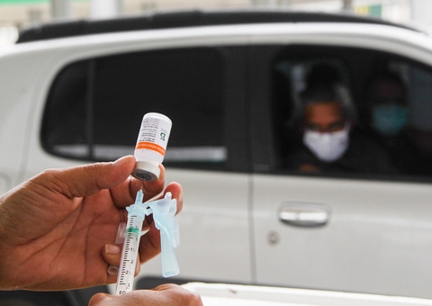 Semsa inicia mega-vacinação contra covid de público com doses atrasadas em Manaus