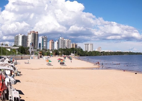 Banhistas devem respeitar horários e normas na Praia da Ponta Negra