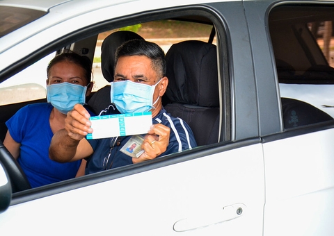  Público de 18 a 59 anos, com comorbidades, volta a receber a primeira dose