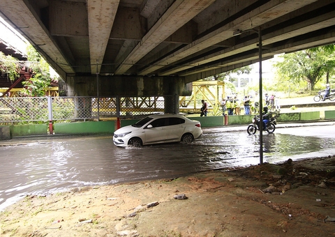 Alça de retorno do Parque dos Bilhares é interditada devido à alagação