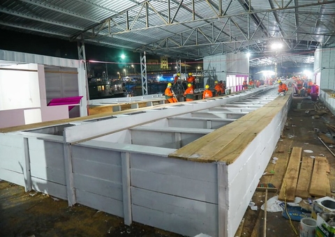 Feira flutuante será entregue na madrugada desta quarta em Manaus