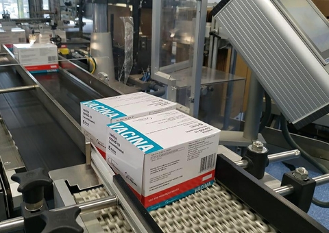 Fiocruz recebe matéria-prima para 10 milhões de doses de vacina Astrazeneca