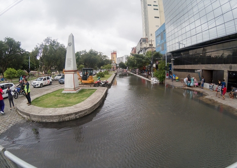 Trânsito será alterado na avenida 7 de Setembro devido a enchente