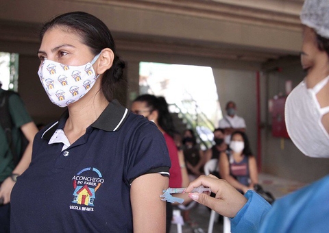Covid: Semsa conclui primeiro ciclo de vacinação de professores em Manaus