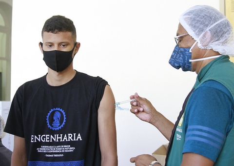 Portuários de Manaus começaram a ser vacinados contra a Covid-19 