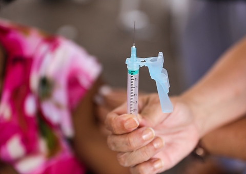 Começa vacinação para trabalhadores da limpeza pública em Manaus