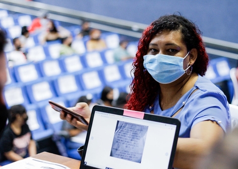 Bolsa Universidade recebe documentação de remanejados em Manaus