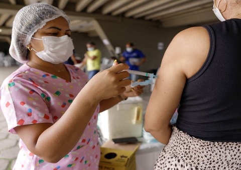 Governo reduz intervalo para aplicação da dose reforço da vacina contra covid no Amazonas 