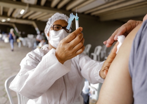 Antecipada segunda dose e início da vacinação do grupo de 52 anos em Manaus