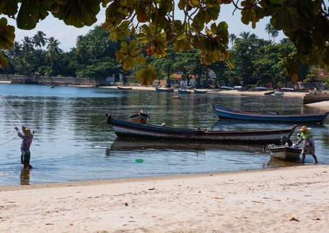 População acima de 18 anos de cidade brasileira recebe vacina AstraZeneca