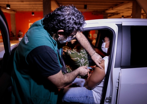 Covid: Mais de 53 mil pessoas já se vacinaram durante viradão em Manaus