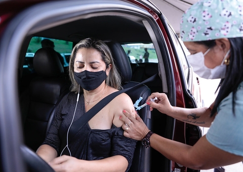 Pessoas de 30 a 39 anos devem ser vacinadas no próximo viradão em Manaus