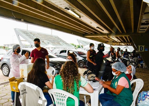 Mais de 3 mil servidores aplicam vacina no ‘viradão’ de 33 horas no Amazonas