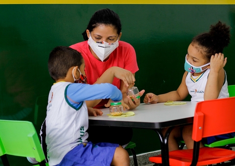 Mais de 240 professores aprovados no PSS da Semed são convocados em Manaus