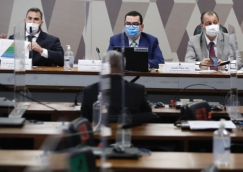 Senadores da CPI da Pandemia divulgam nota pública após Brasil atingir 500 mil mortes