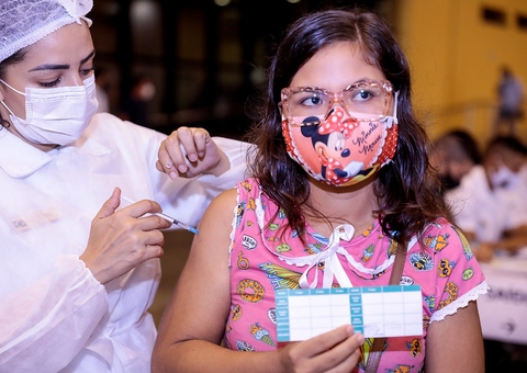 Público de 20 anos será vacinado contra Covid-19 amanhã em Manaus